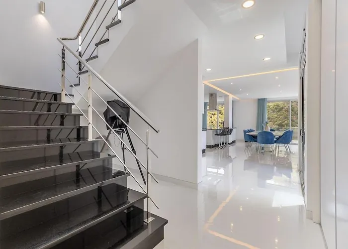 Althea By Ymr 빌라 칼례타